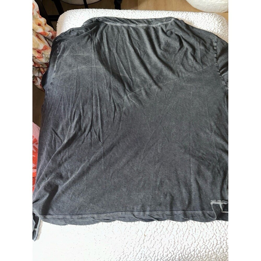 Out from under oversized top - Picture 4 of 5